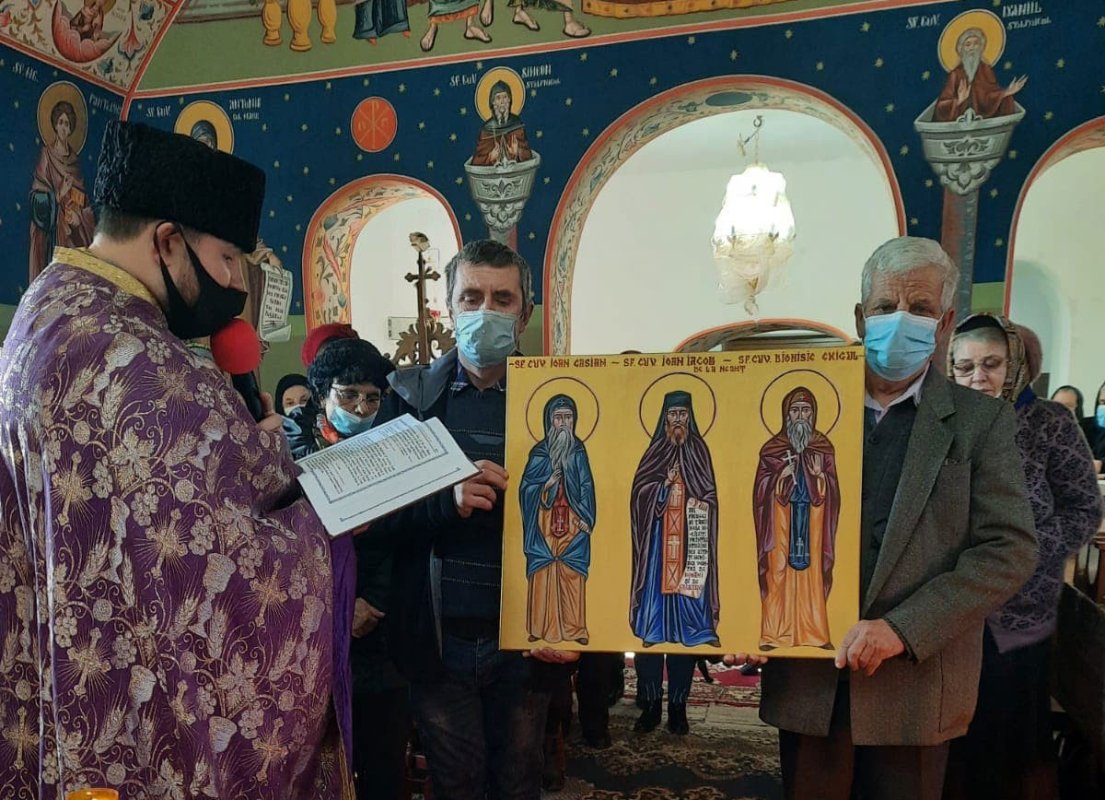 Copii din Parohia Rotari din Prahova au realizat o icoană cu sfinții ocrotitori ai diasporei  165061