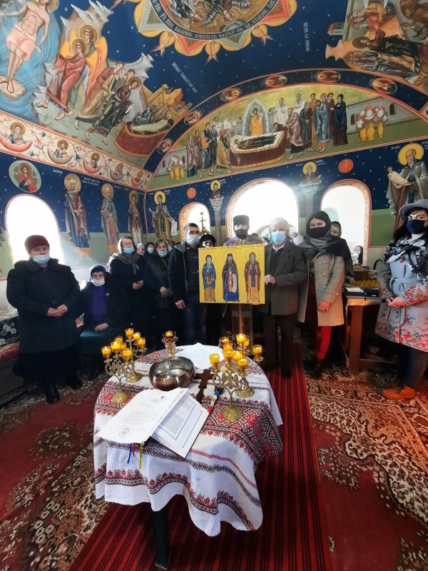 Copii din Parohia Rotari din Prahova au realizat o icoană cu sfinții ocrotitori ai diasporei  165062