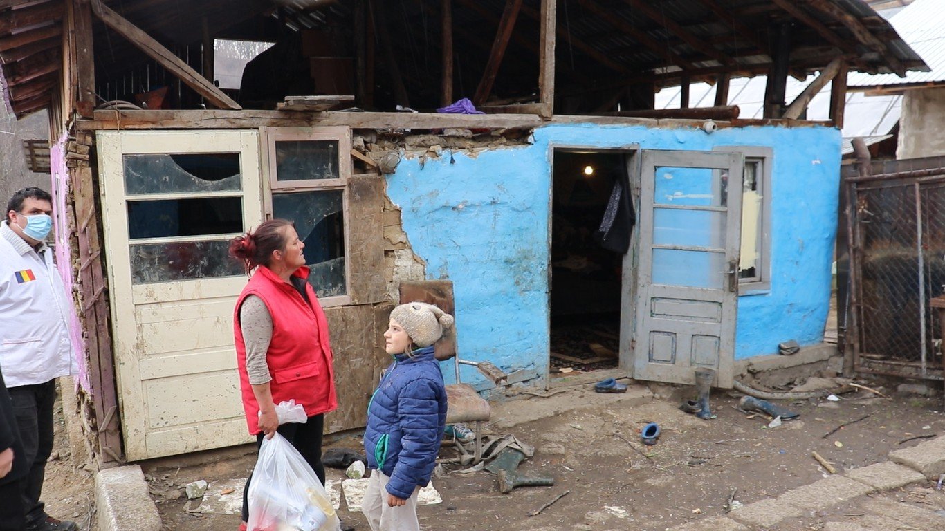 Noi familii prahovene sprijinite de voluntarii bucureșteni 165057