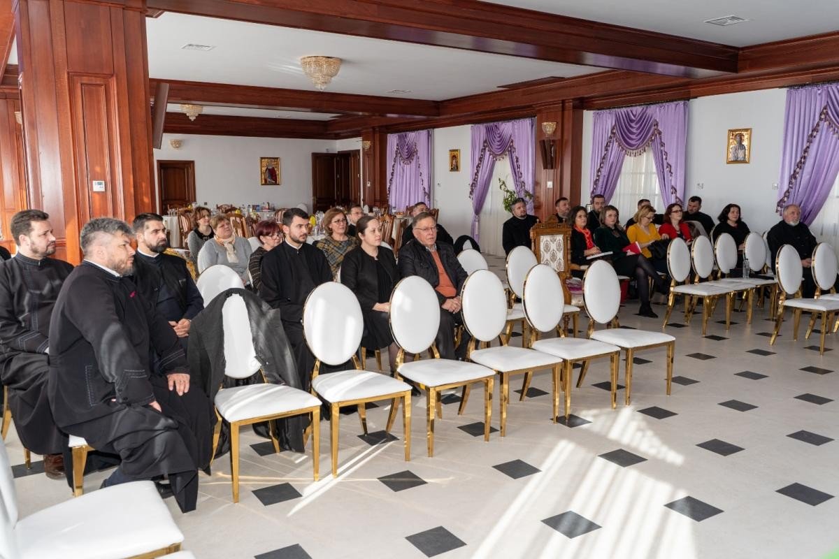 Adunarea generală a CAR din cadrul Arhiepiscopiei Romanului și Bacăului 165160