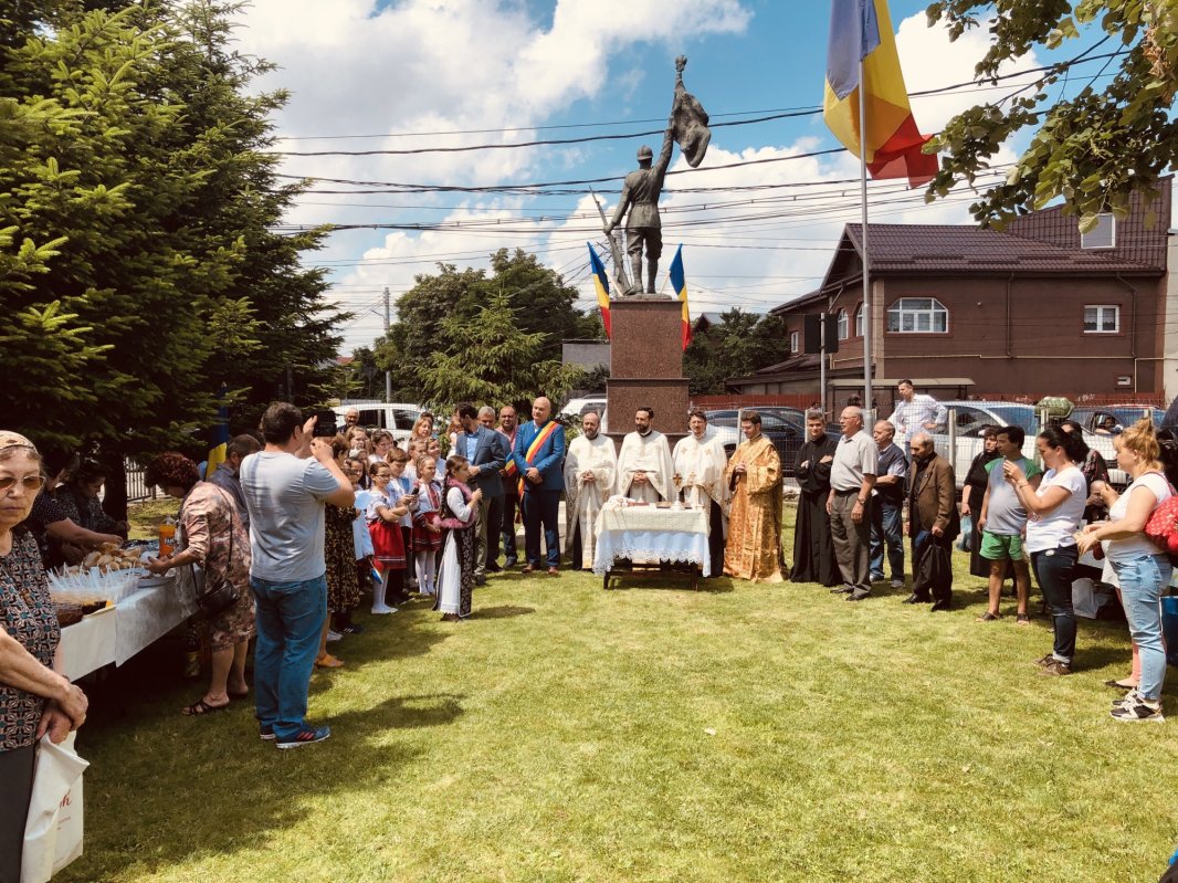 Raiul înfățișat pe pereții Bisericii Fundenii Doamnei 165180