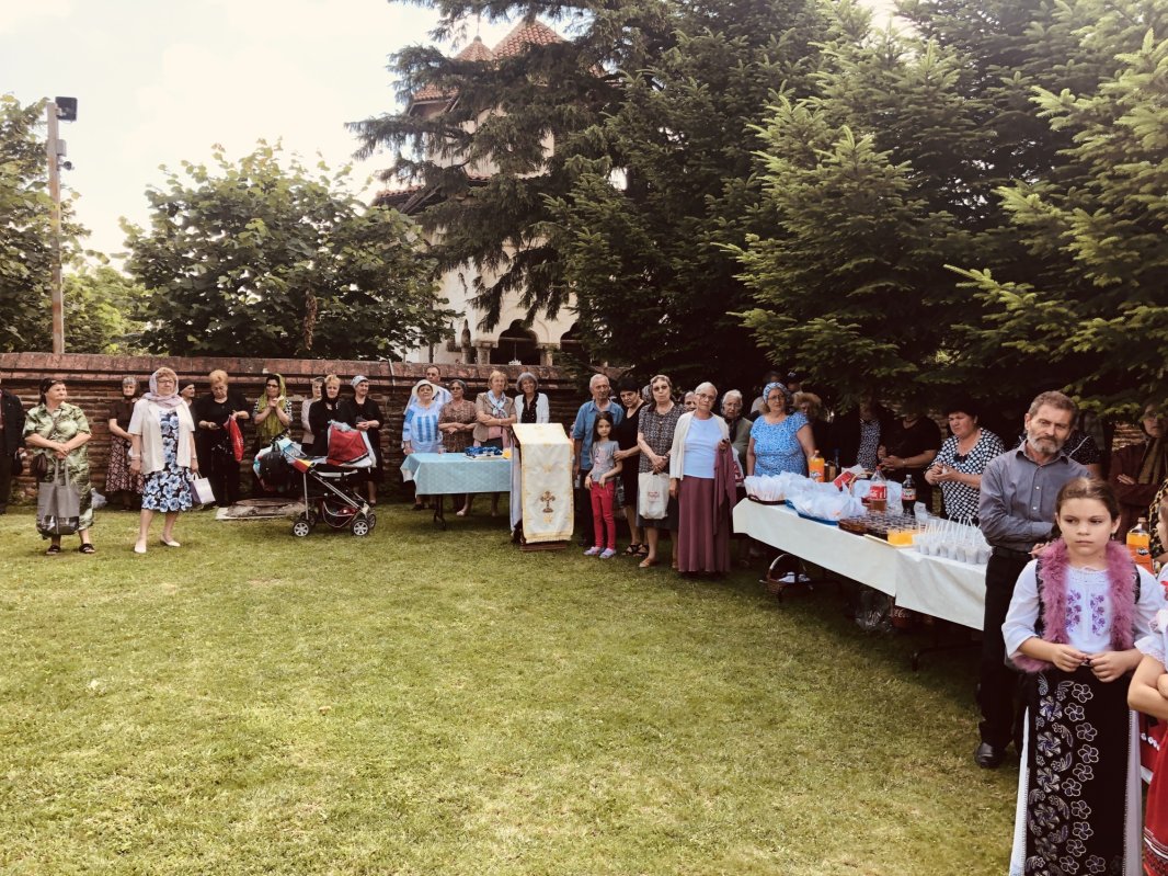 Raiul înfățișat pe pereții Bisericii Fundenii Doamnei 165183