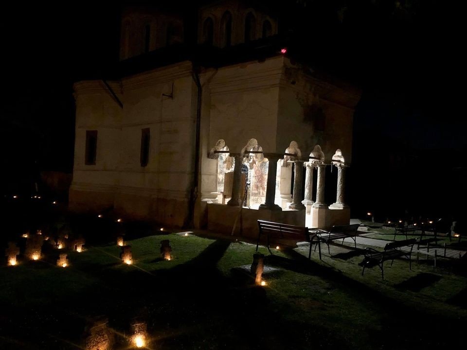 Raiul înfățișat pe pereții Bisericii Fundenii Doamnei 165184