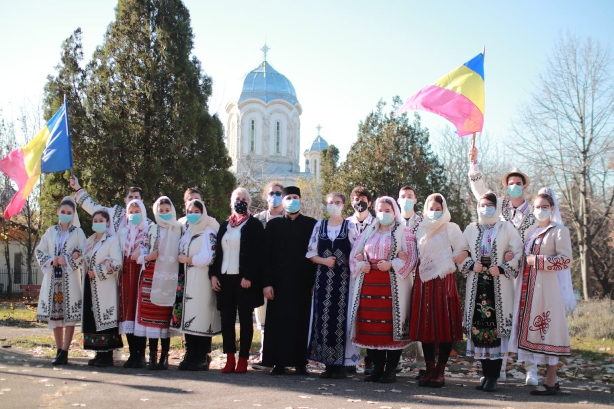 Tinerii, implicaţi în activităţi la Parohia „Sfântul Nicolae” din Calafat 165167