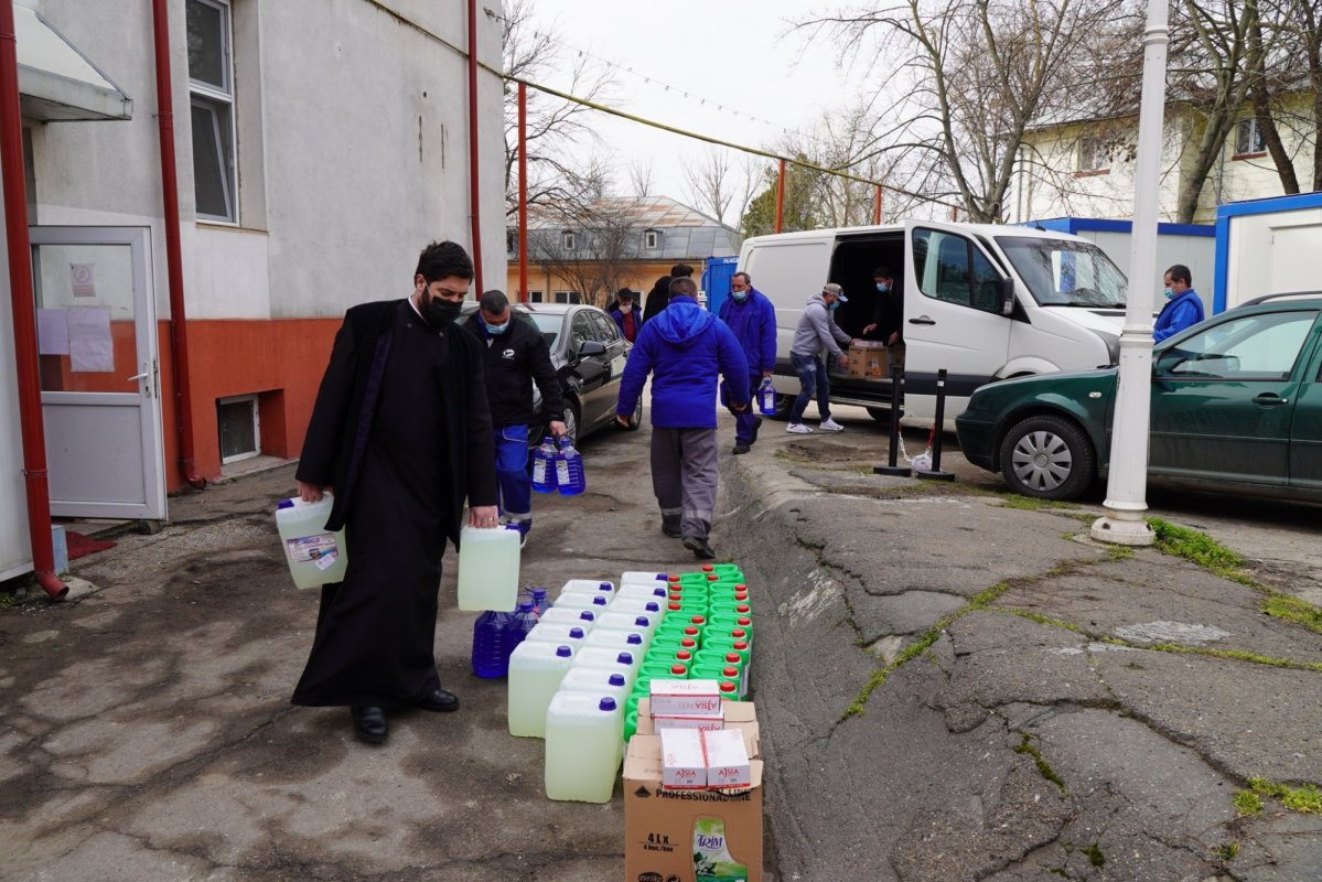 Noi acţiuni de sprijinire a unităţilor medicale în Arhiepiscopia Dunării de Jos 165227