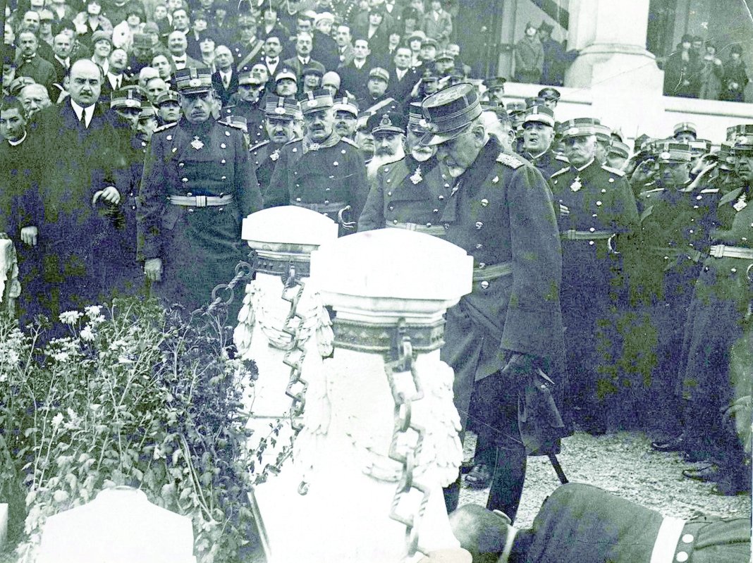 „Pe oasele lui odihnește pământul României întregite” 165374