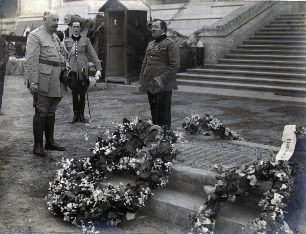 „Pe oasele lui odihnește pământul României întregite” 165375