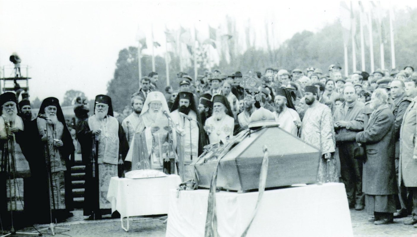 „Pe oasele lui odihnește pământul României întregite” 165381