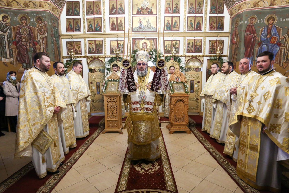 Slujiri şi binecuvântări arhiereşti în Duminica Înfricoşătoarei Judecăţi 165394