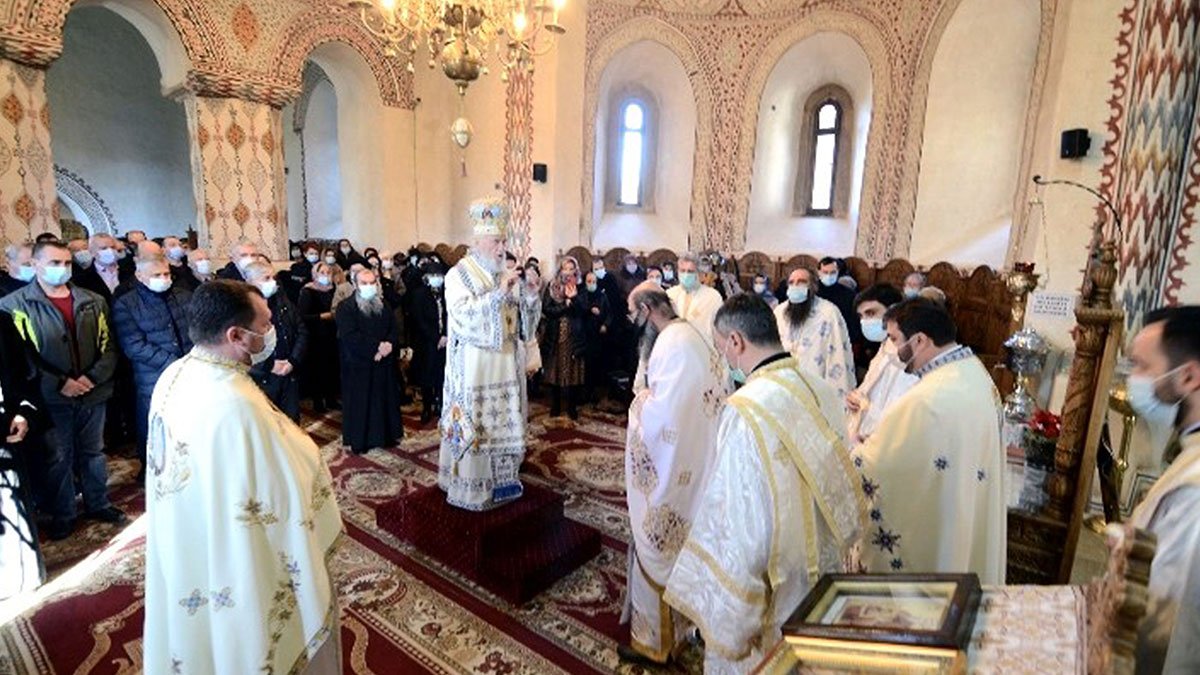 Slujiri şi binecuvântări arhiereşti în Duminica Înfricoşătoarei Judecăţi 165399