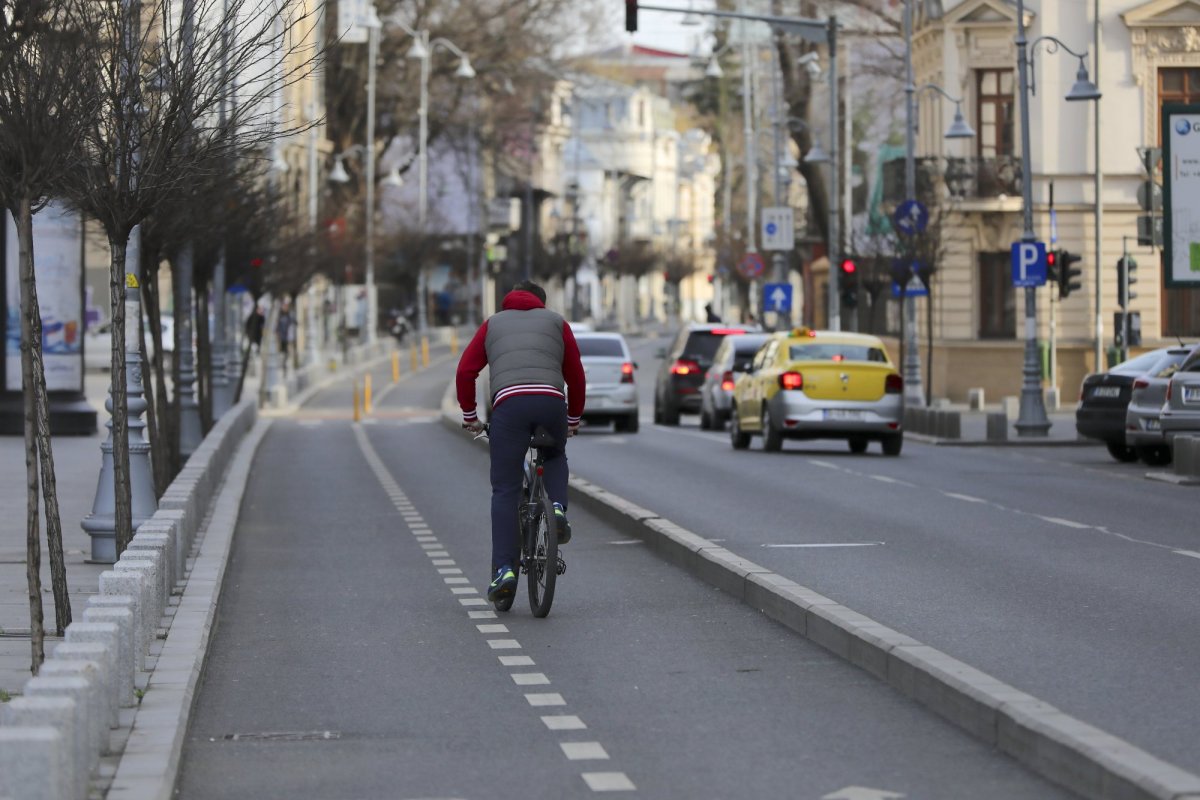 Românii, îndemnați  să lase vinerea  mașina acasă 165810