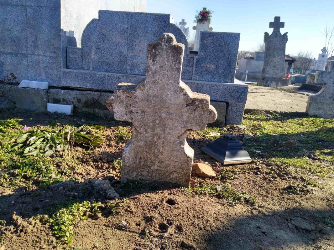 Istoria acestui neam  e scrisă pe crucile cimitirelor noastre 165856