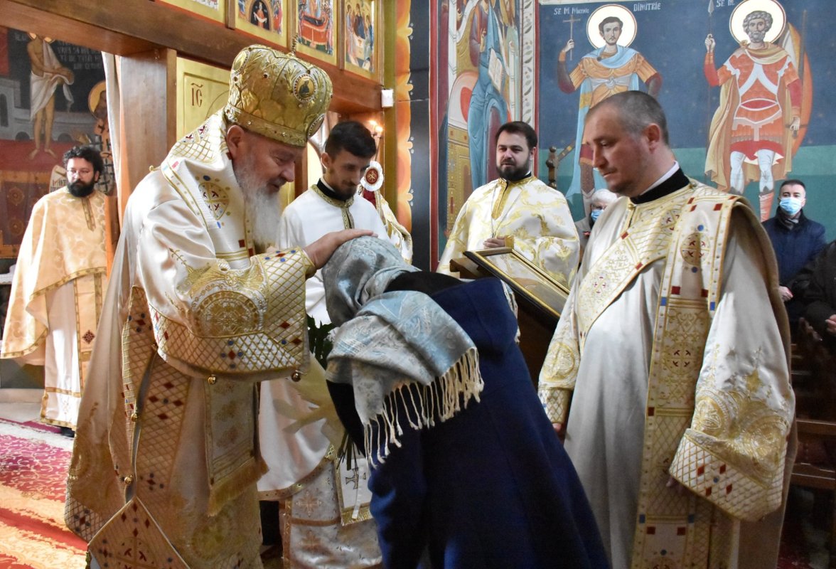 Binecuvântare arhierească în Parohia „Sfântul Apostol Andrei” din Cluj-Napoca 166019