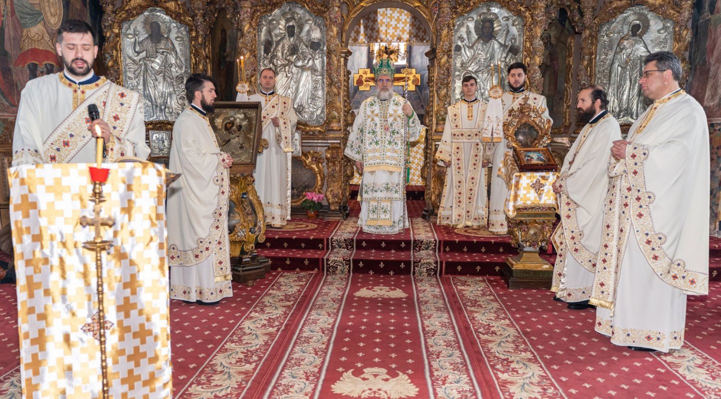 Duminica iertării la Catedrala Arhiepiscopală din Roman 166034