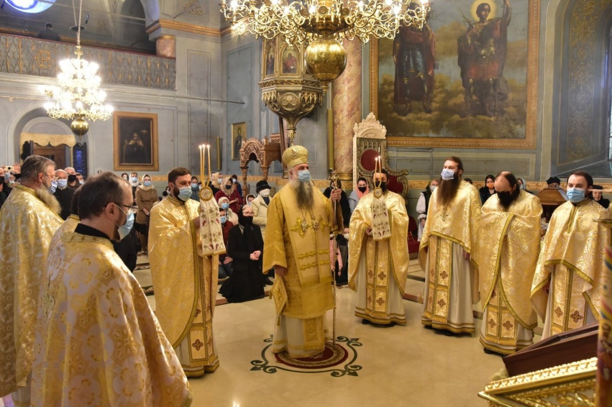 Îndemnuri la începutul Postului Mare în eparhii oltene 166010