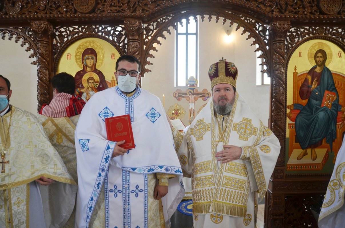 Prima Sfântă Liturghie în biserica Parohiei Sântandrei II, Oradea 166137