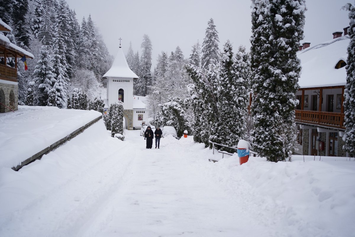 Binecuvântare arhierească la Mănăstirea Sihla 166324