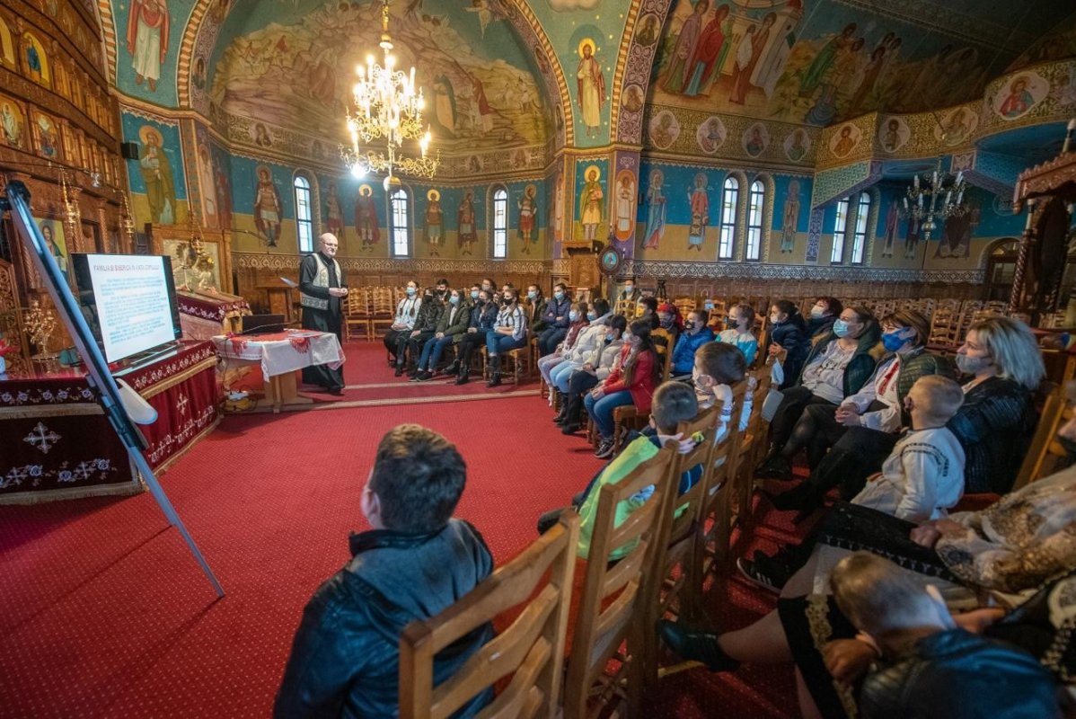 Activităţi catehetice în colaborare între parohii din România și Italia  166448