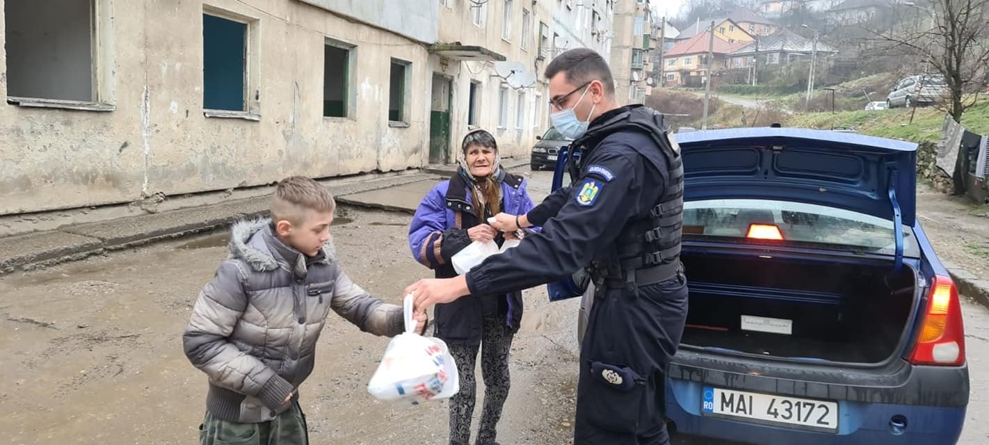 Un an de binefacere prin campania „Mâinile  Bucuriei” în Caraș-Severin  166442