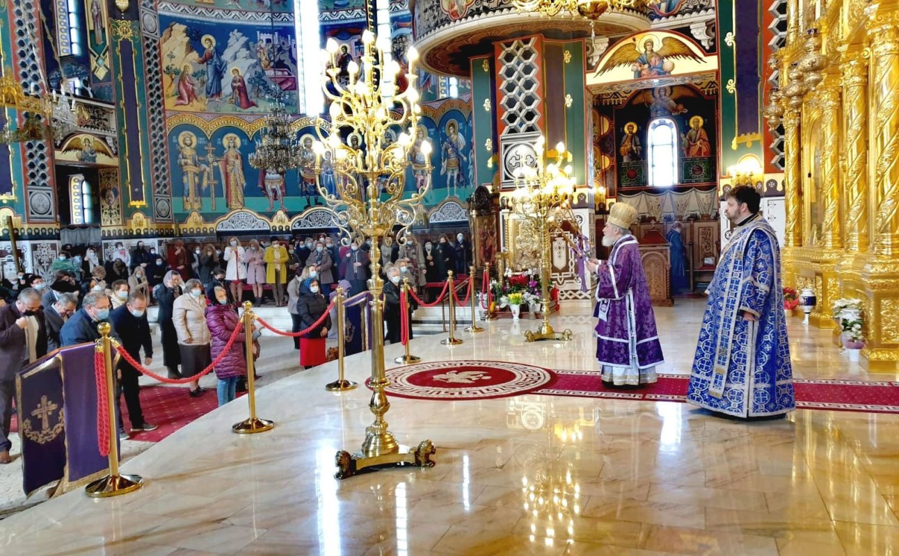 Binecuvântare arhierească la catedrala din Arad 166573