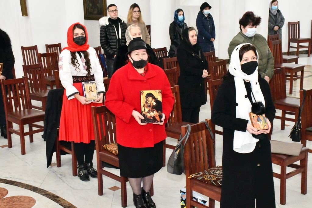 Credincioșii au purtat icoane în Duminica Ortodoxiei la Caransebeș  166582