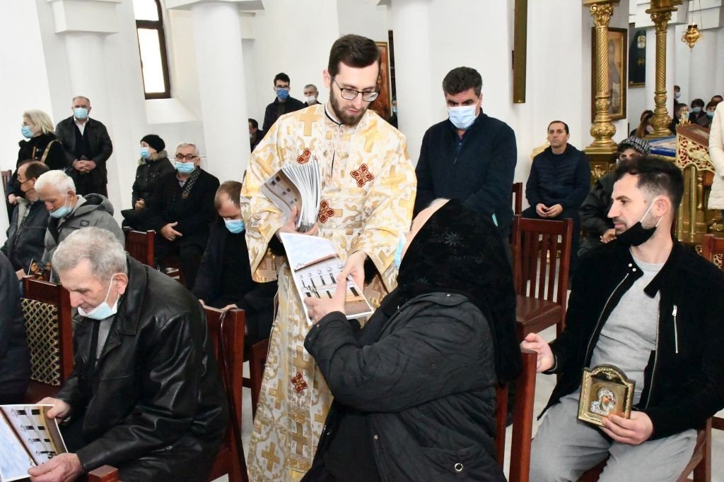 Credincioșii au purtat icoane în Duminica Ortodoxiei la Caransebeș  166583