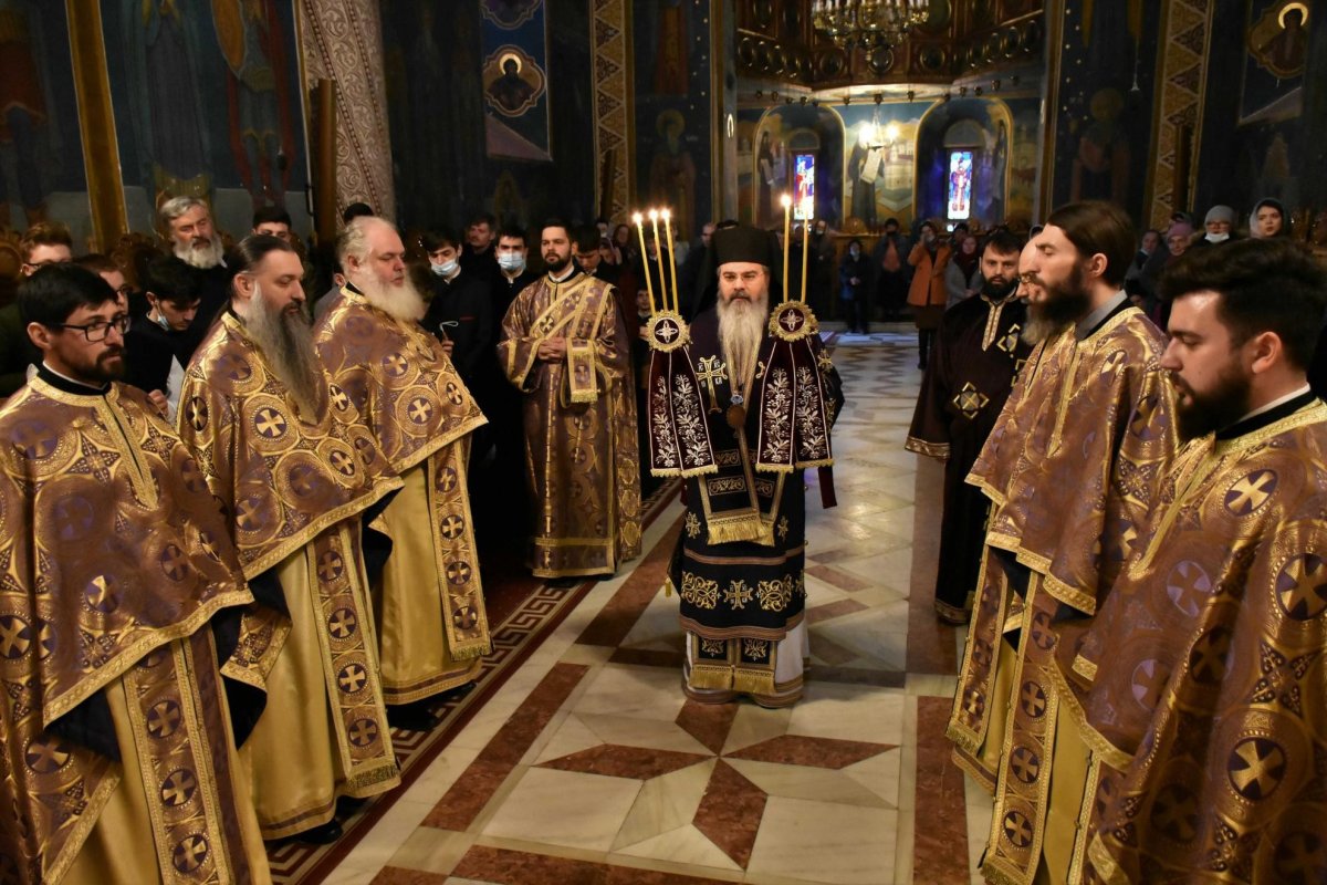 Liturghia Darurilor înainte sfințite la Catedrala din Huși 166734