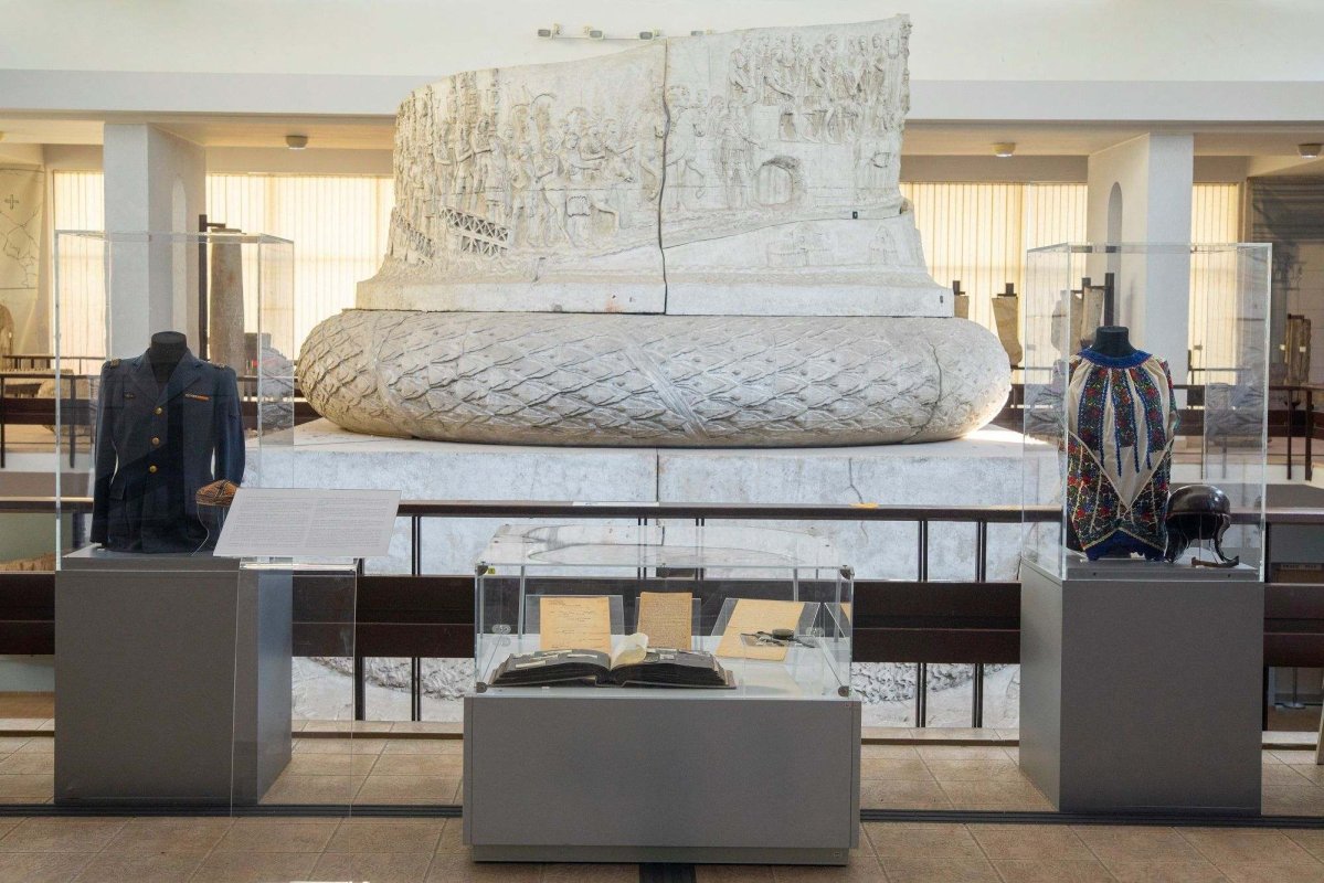 Omagiu adus eroinelor Escadrilei Sanitare 167129