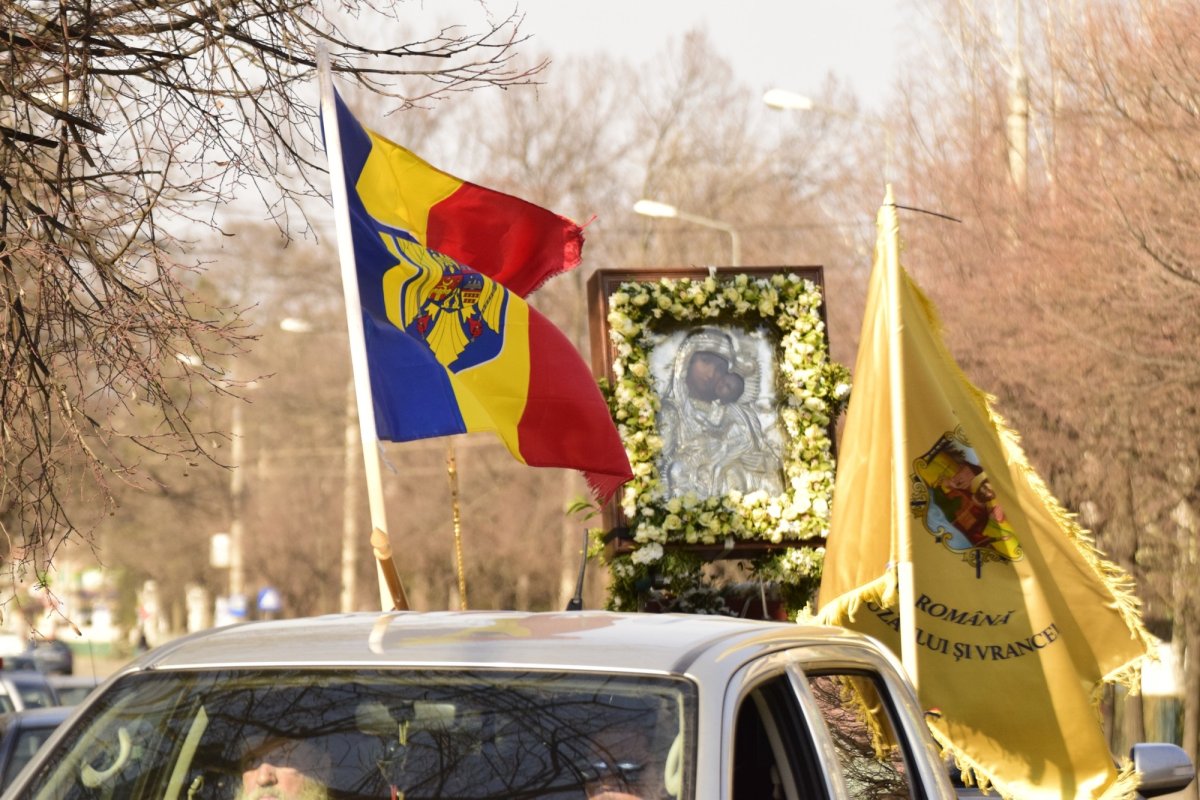 Procesiune în Buzău și Vrancea, mângâiere pentru credincioși în vremuri grele 167145