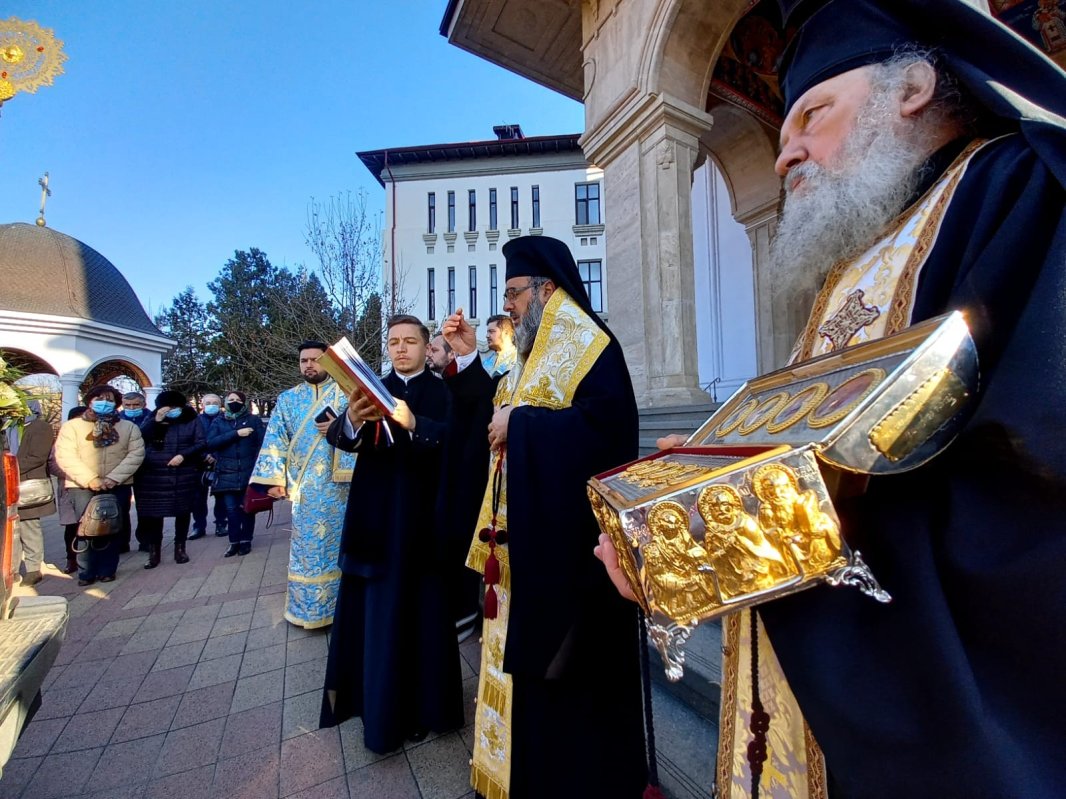Procesiune în Buzău și Vrancea, mângâiere pentru credincioși în vremuri grele 167146