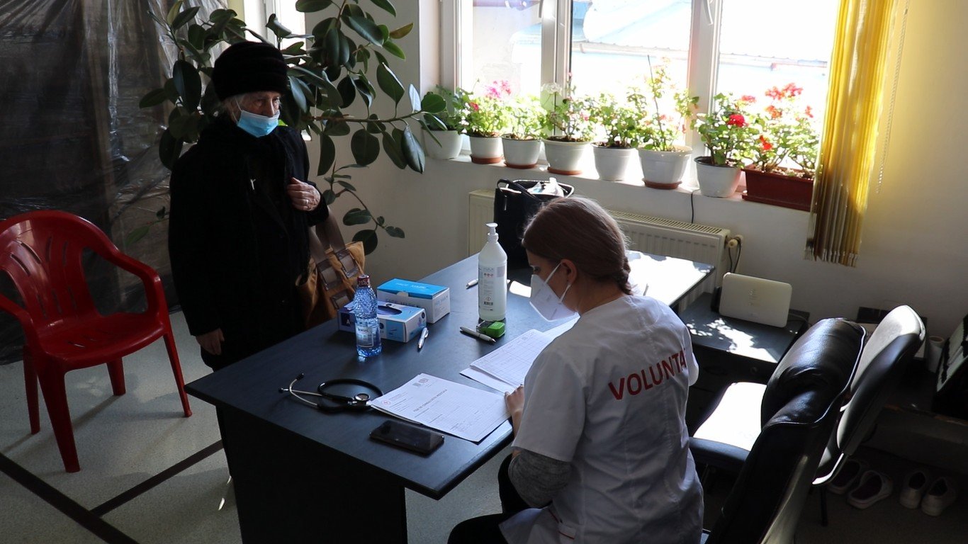 Asistență medicală gratuită pentru 75 de persoane din Lipănești, Prahova  167166