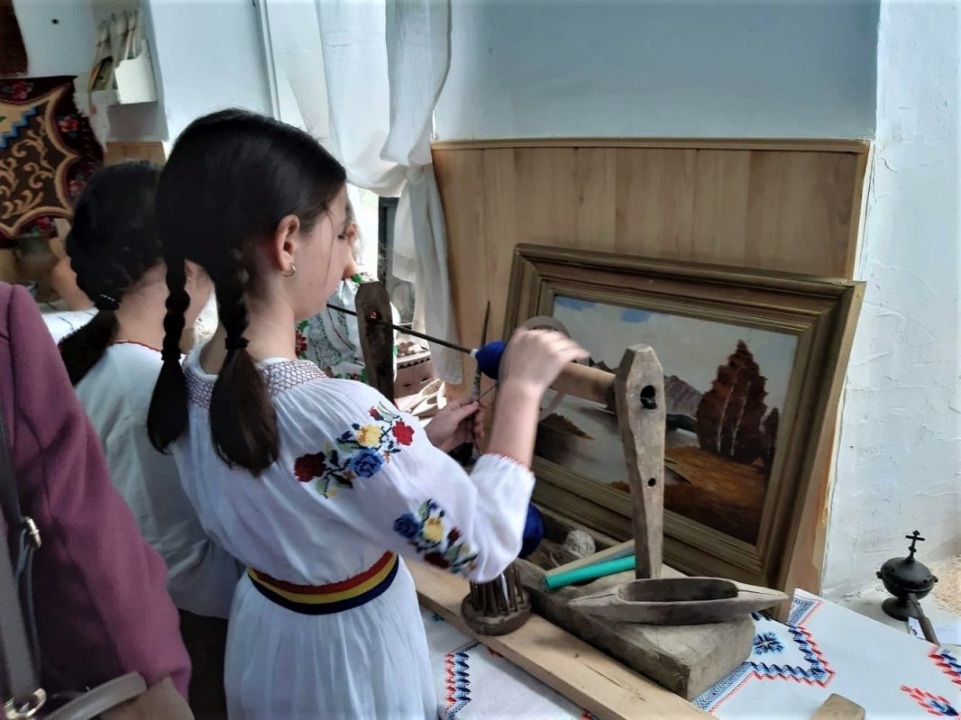 „Există un risc enorm de lăsare în uitare a zestrei spirituale a satului” 167292