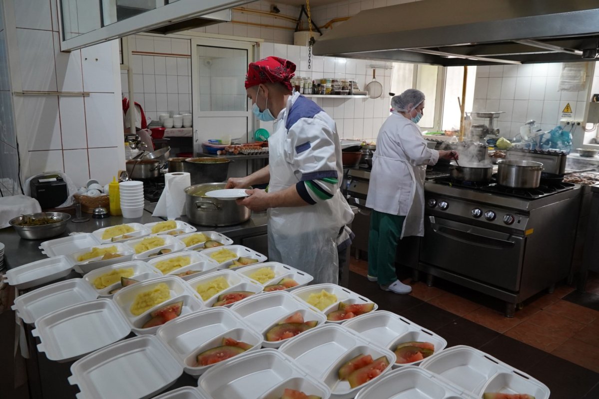 Daruri pentru copii și vârstnici  de la două centre din Galați  167602