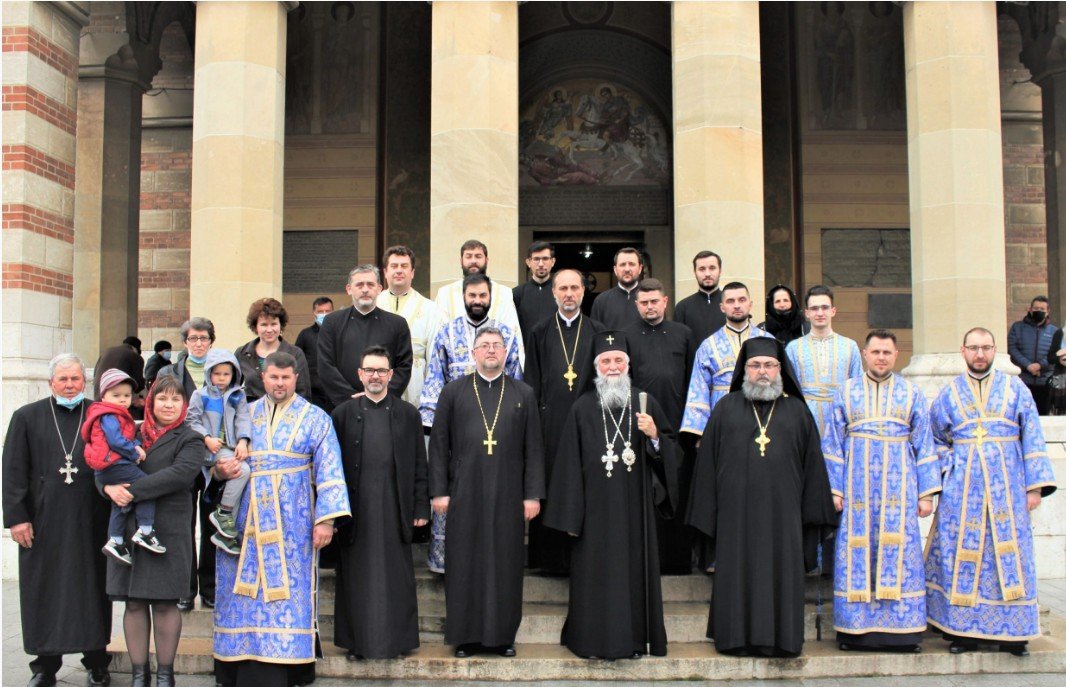 Sfinte Liturghii arhiereşti în eparhii oltene 167604