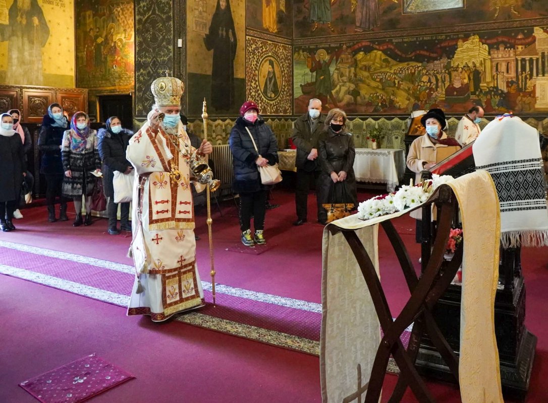 Duminica Sfintei Cruci în eparhii din Mitropolia Munteniei şi Dobrogei 167661