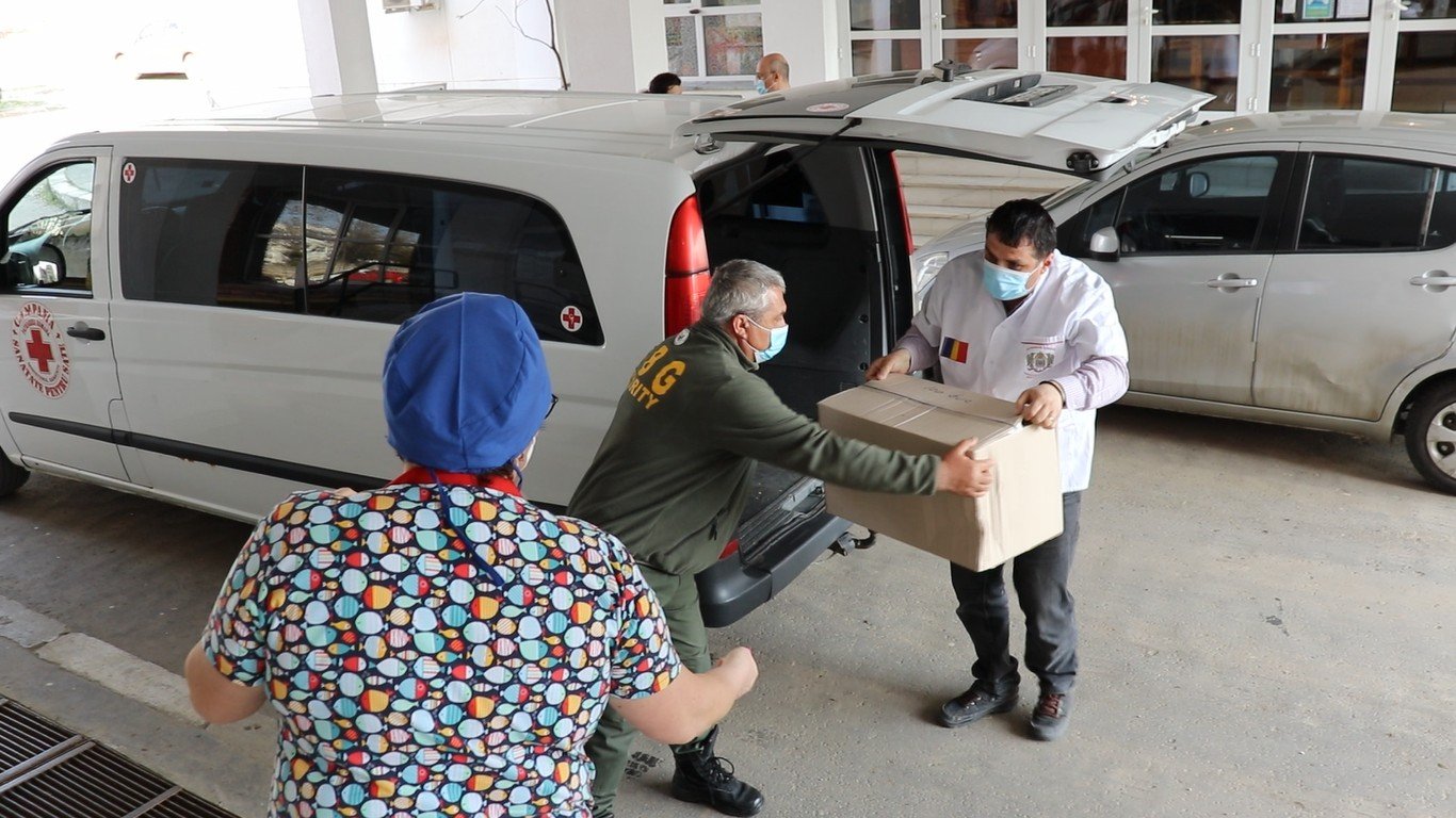 Voluntarii de la Paraclisul Catedralei Naţionale continuă ajutorarea semenilor 167774