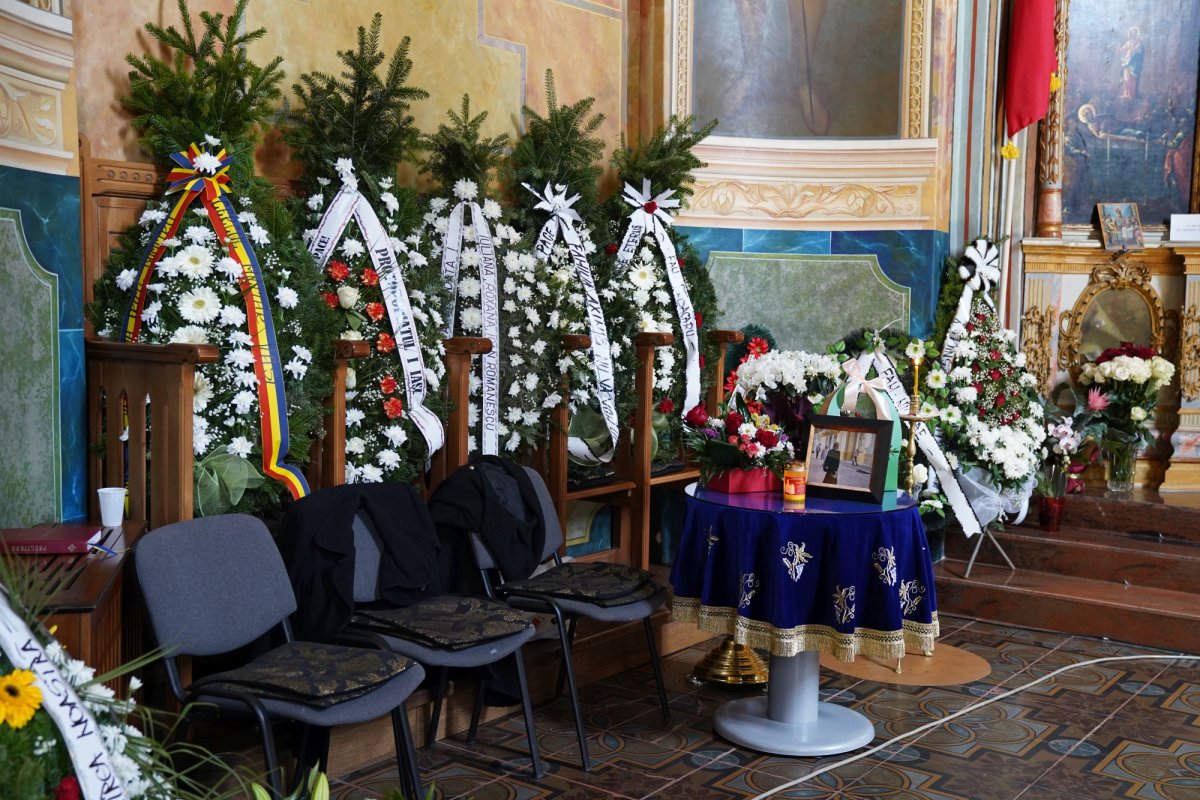 Părintele Dumitru Merticariu a fost înmormântat lângă biserica unde a slujit aproape trei decenii 168054