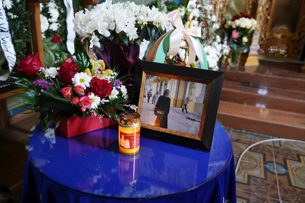 Părintele Dumitru Merticariu a fost înmormântat lângă biserica unde a slujit aproape trei decenii 168056