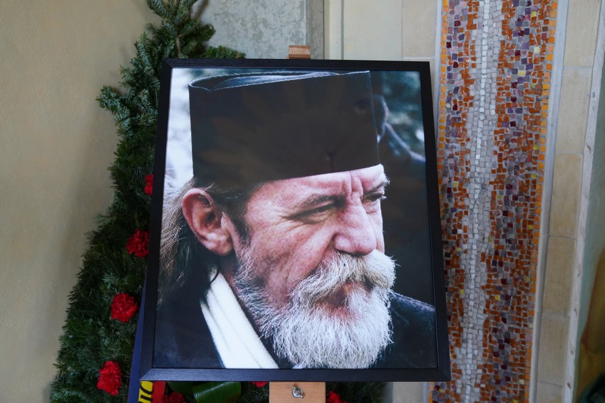 Părintele Dumitru Merticariu a fost înmormântat lângă biserica unde a slujit aproape trei decenii 168057