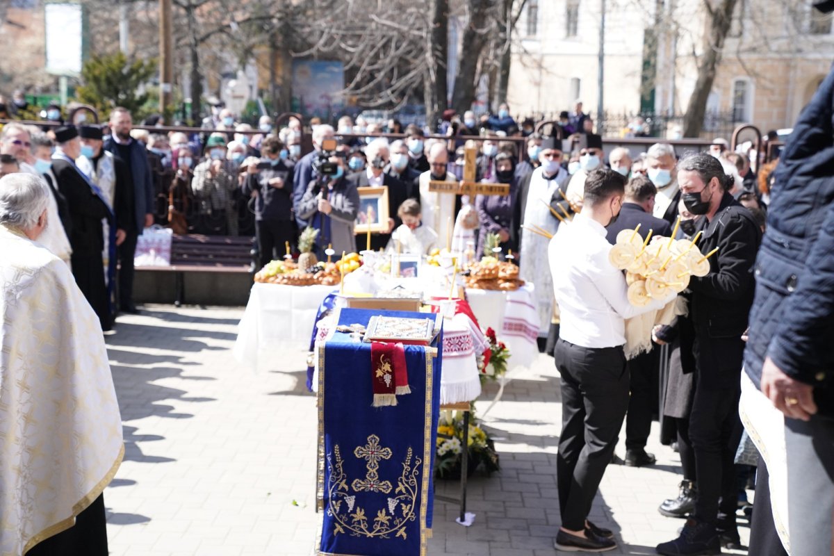 Părintele Dumitru Merticariu a fost înmormântat lângă biserica unde a slujit aproape trei decenii 168059