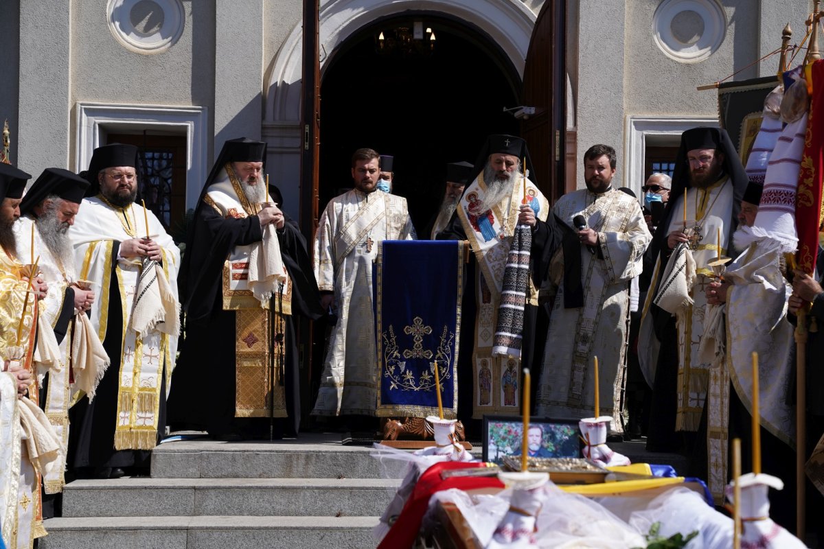 Părintele Dumitru Merticariu a fost înmormântat lângă biserica unde a slujit aproape trei decenii 168061