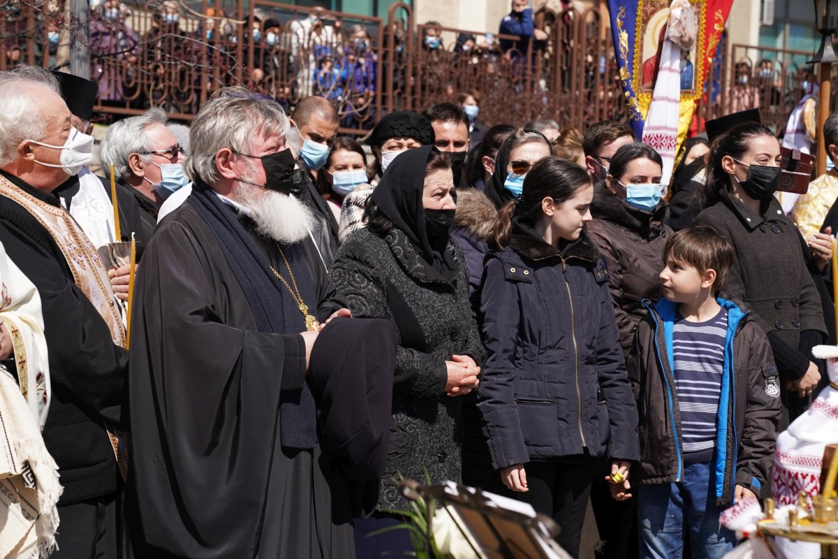 Părintele Dumitru Merticariu a fost înmormântat lângă biserica unde a slujit aproape trei decenii 168063
