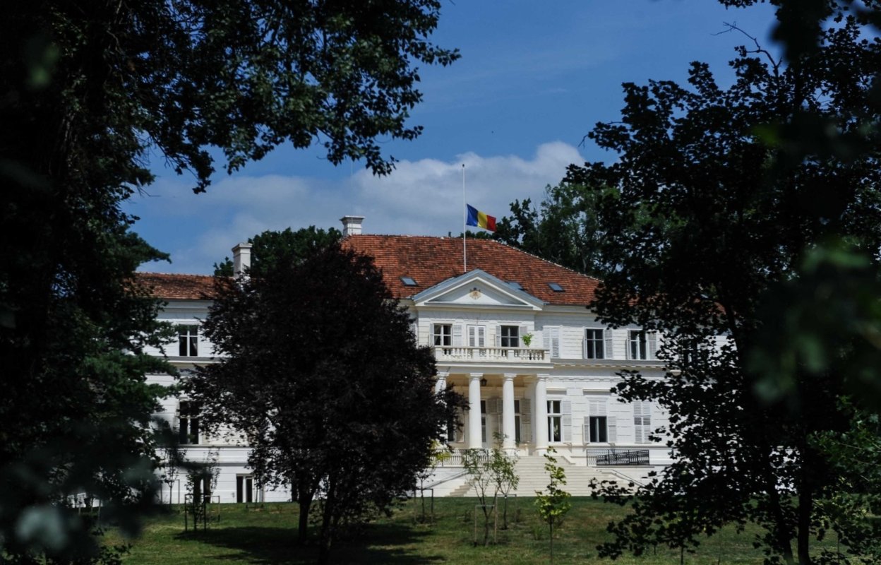 Din mai se poate vizita Domeniul Regal de la Săvârşin 168270