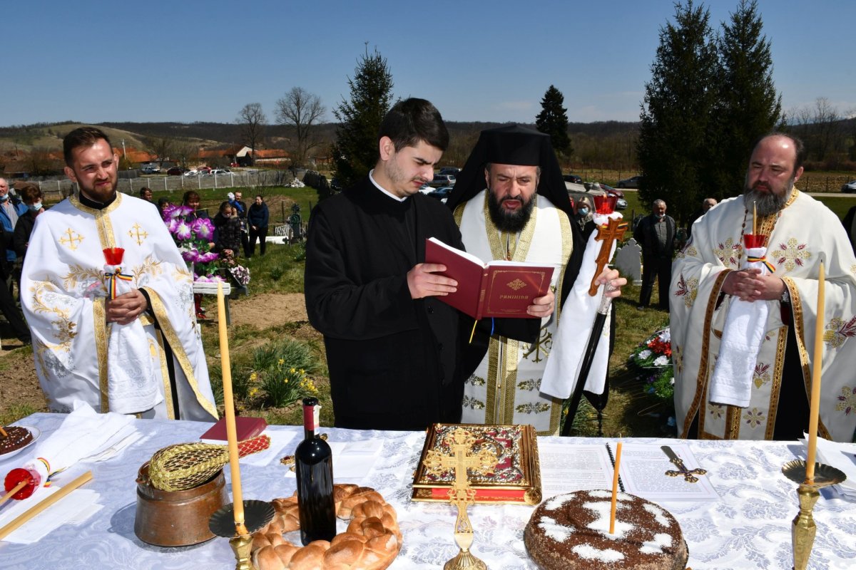 Popasuri de rugăciune și pomenire în parohii din Caraș-Severin 168198