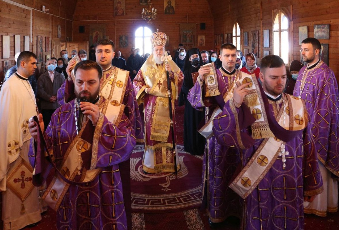 Slujiri şi binecuvântări arhiereşti în Duminica Sfântului Ioan Scărarul 168230