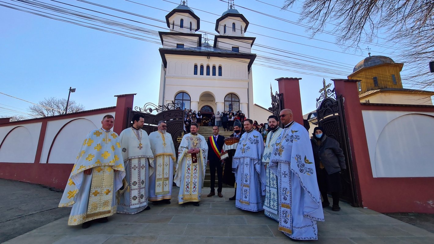 Binecuvântare arhierească în Parohia Calafindești, Suceava 168719