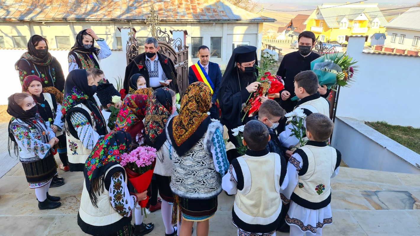 Binecuvântare arhierească în Parohia Calafindești, Suceava 168720