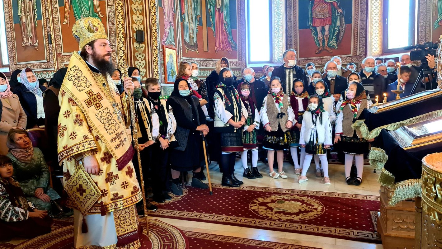 Binecuvântare arhierească în Parohia Calafindești, Suceava 168721