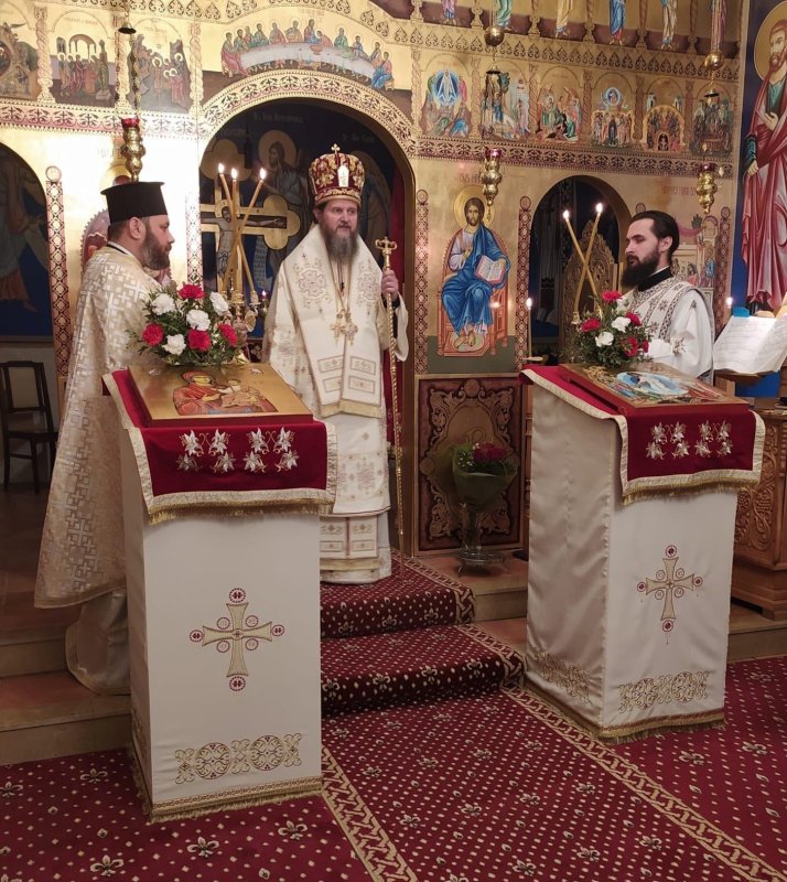 Comunități românești din străinătate vizitate de ierarhi  168346