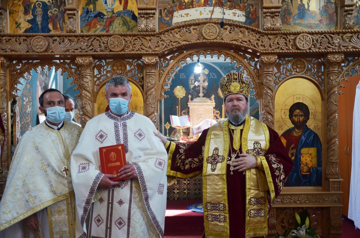Sfinţirea noului iconostas al bisericii din Popești, Bihor 168325